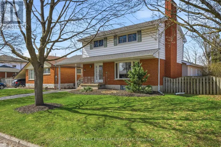 49 PLAZA SQUARE, Belleville (Belleville Ward), Ontario K8N4J2