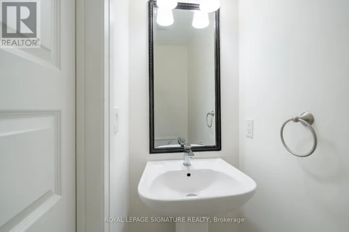 13 - 11 ELDORA AVENUE, Toronto (Newtonbrook West), Ontario M2M0B5