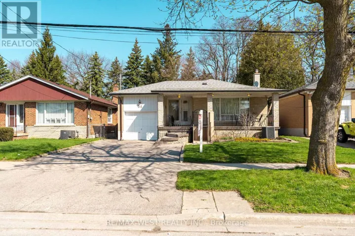 34 BARKWIN DRIVE, Toronto (Thistletown-Beaumonde Heights), Ontario M9V2W3