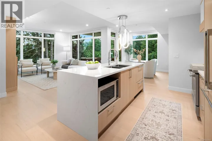 203 5229 Cordova Bay Rd, Saanich, British Columbia V8Y2L1