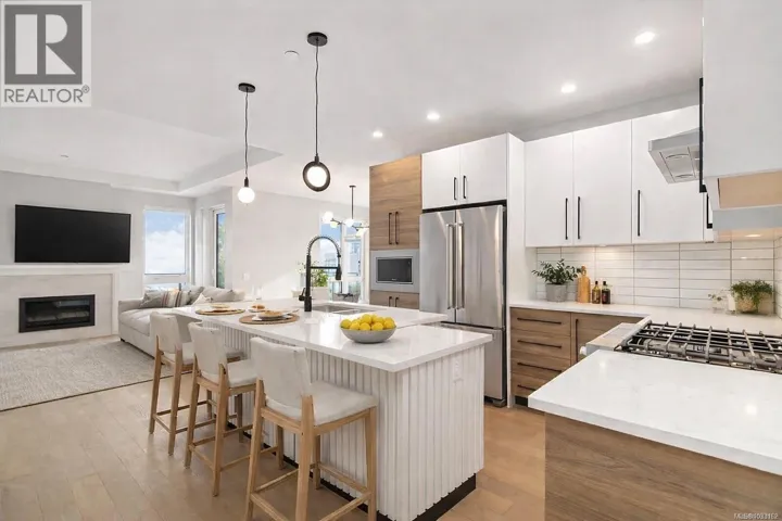 206 990 Doumac Ave, Saanich, British Columbia V8Y1M4