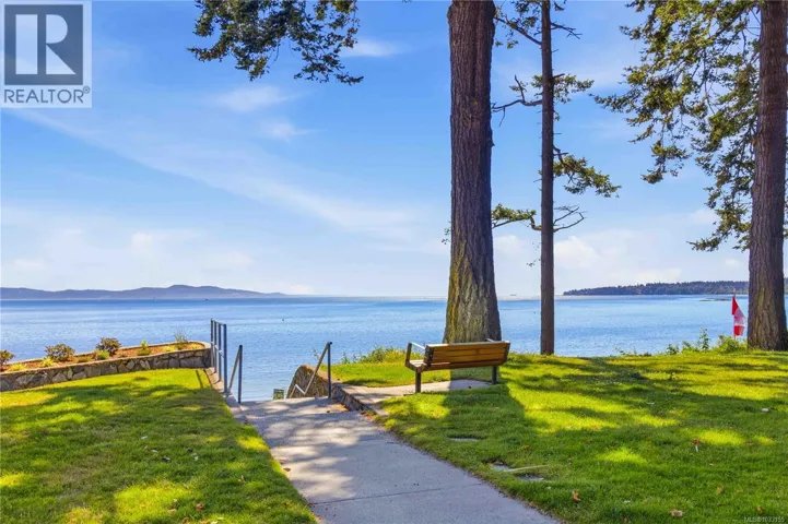 306 990 Doumac Ave, Saanich, British Columbia V8Y1M4