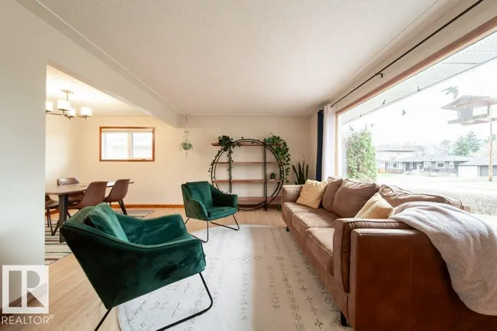 8007 73 AV NW, Edmonton, Alberta T6C0C6