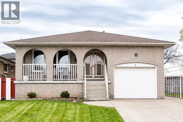 2 VILLAGE Drive, Hamilton, Ontario L8E3M8