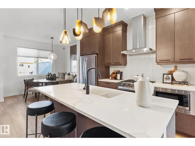 12532 35 AV SW, Edmonton, Alberta T6W1R6