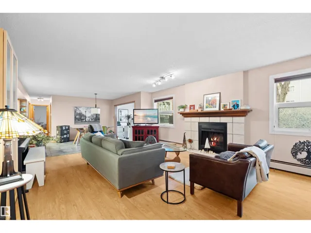 #11 10172 118 ST NW, Edmonton, Alberta T5K1Y4