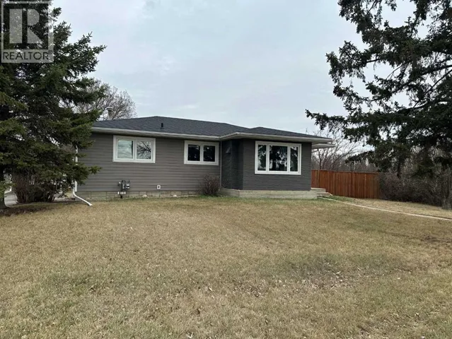 5002 57 Avenue, Ponoka, Alberta T4J1G5