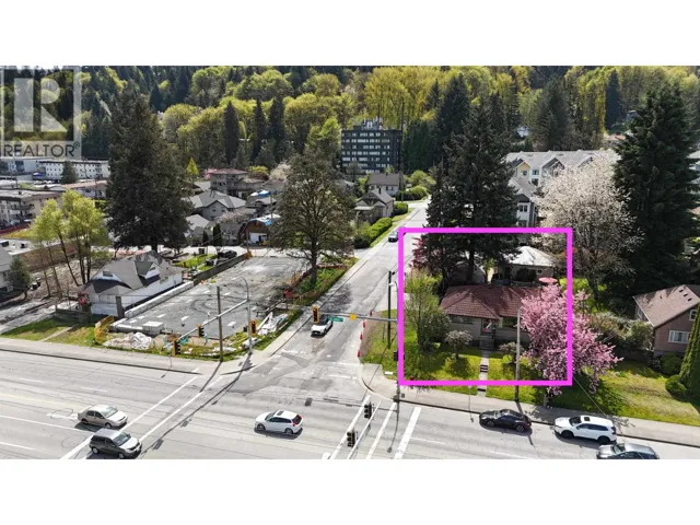 2825 ST JOHN STREET, Port Moody, British Columbia V3H2B9