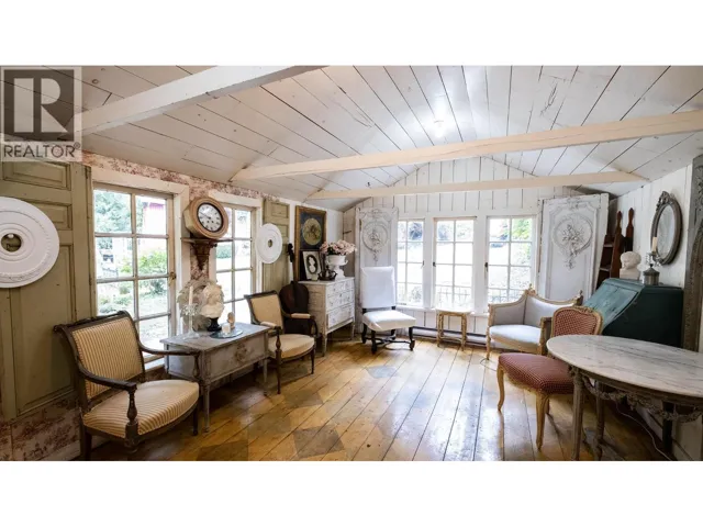 2572 MILES ROAD, Roberts Creek, British Columbia V0N2W4