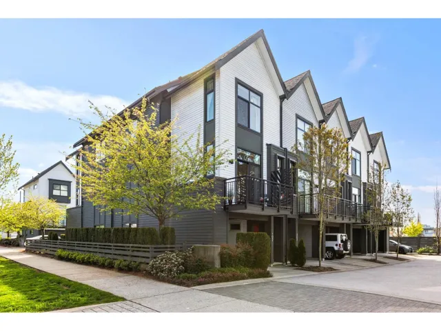 102 17568 57A AVENUE, Surrey, British Columbia V3S7V2