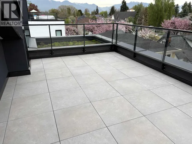 211 90 KING EDWARD AVENUE, Vancouver, British Columbia V5Y0N6