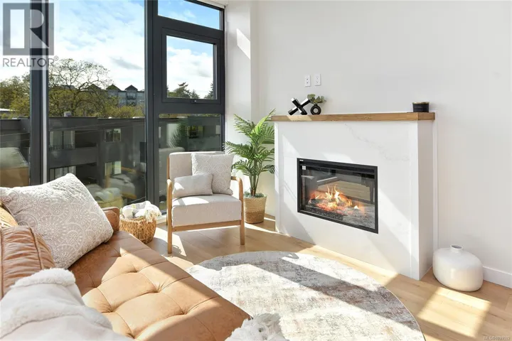 304 899 Esquimalt Ave SW, Esquimalt, British Columbia V9A3M5