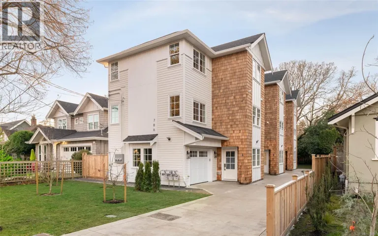 B 786 St. Patrick St, Oak Bay, British Columbia V8S4X5