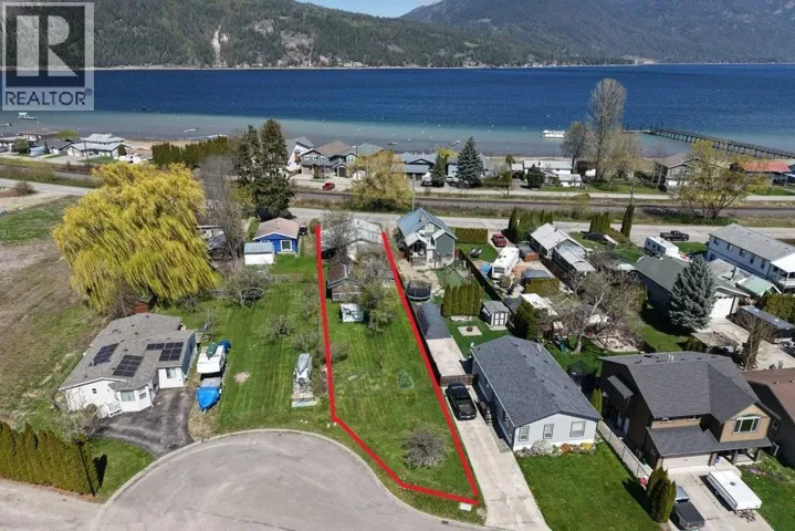 4760 Canoe Beach Drive Drive NE, Salmon Arm, British Columbia V0E1K0