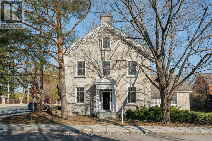 71 THOMAS STREET, Ottawa, Ontario K1M1M7