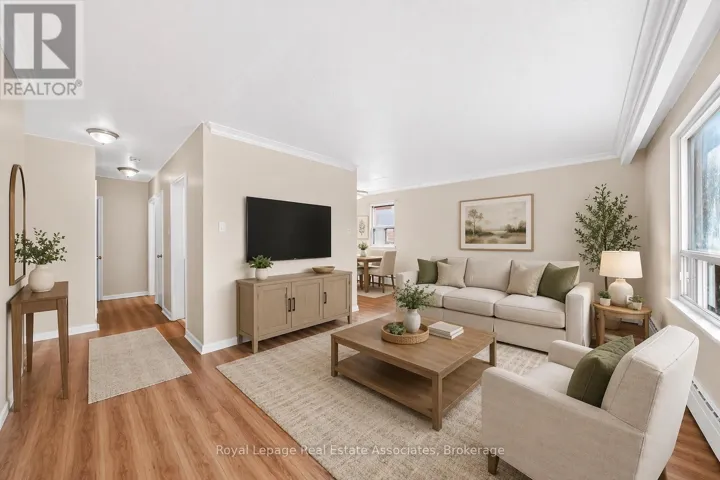 4 - 10 WASDALE CRESCENT, Toronto (Englemount-Lawrence), Ontario M6A1W8