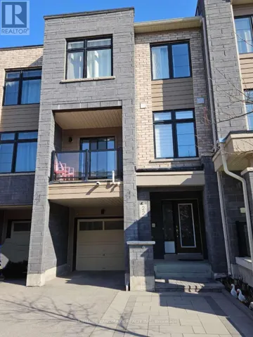22 VANTAGE LOOP, Newmarket (Woodland Hill), Ontario L3X0K6