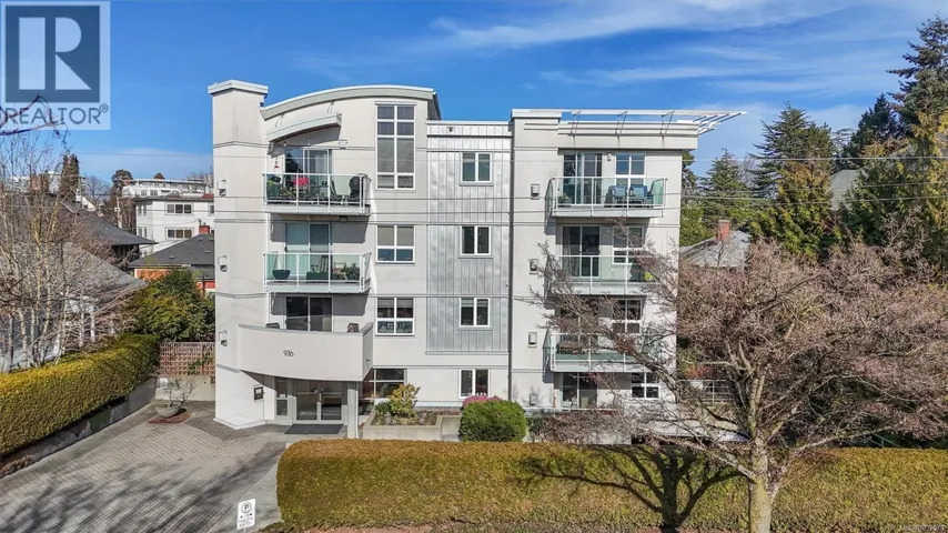 102 936 Fairfield Rd, Victoria, British Columbia V8V3A4