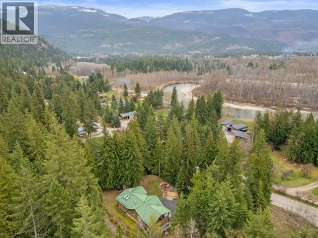12 Old Town Road, Sicamous, British Columbia V0E2V4
