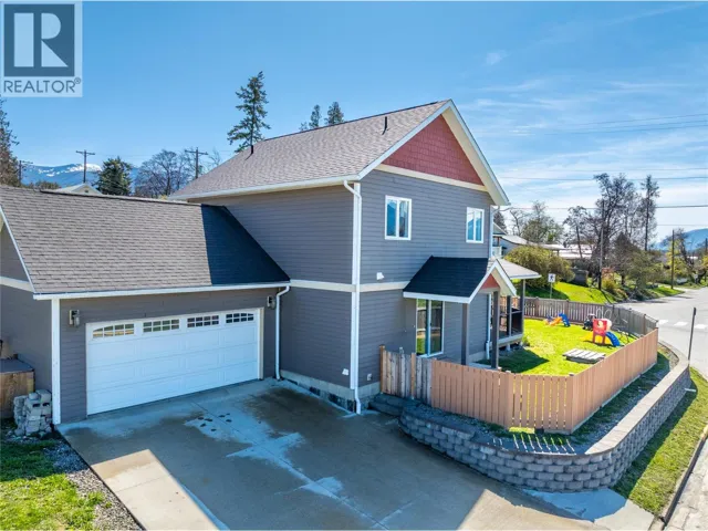 902 Murdoch Street, Creston, British Columbia V0B1G4