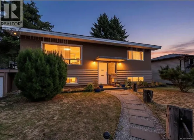 4732 Oakridge Dr, Courtenay, British Columbia V9N6A8