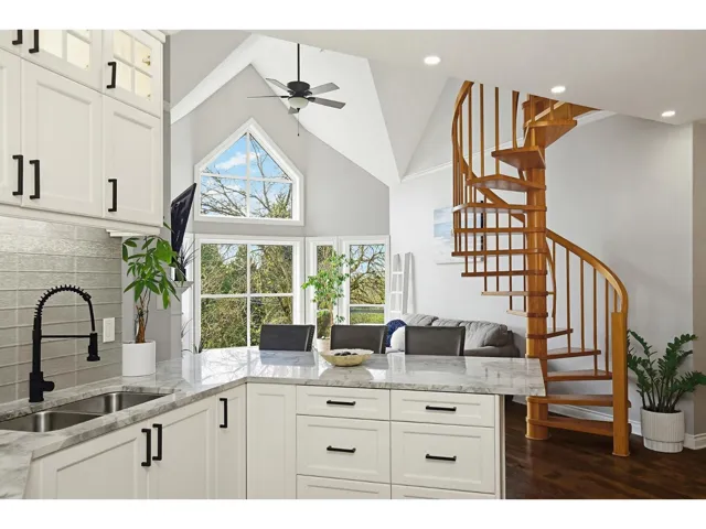 502 34101 OLD YALE ROAD, Abbotsford, British Columbia V2S2K4