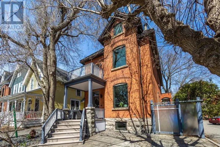 35 WAVERLEY STREET, Ottawa, Ontario K2P0T7