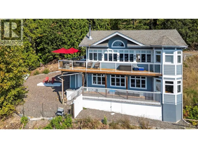 7660 Lichen Road, Anglemont, British Columbia V0E1M8