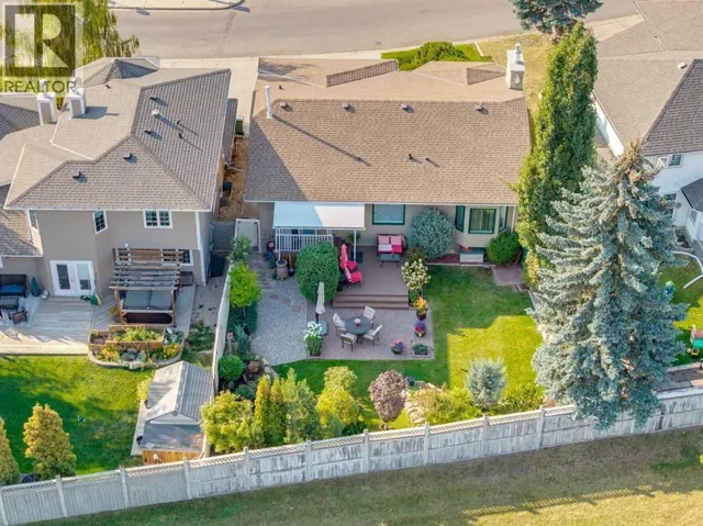 8 Douglas Woods View SE, Calgary, Alberta T2Z2A2
