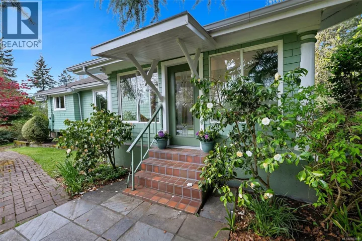 7356 Wallace Dr, Central Saanich, British Columbia V8M1S9