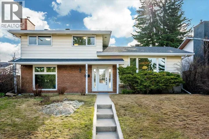 611 Lake Linnet Crescent SE, Calgary, Alberta T2J2J3