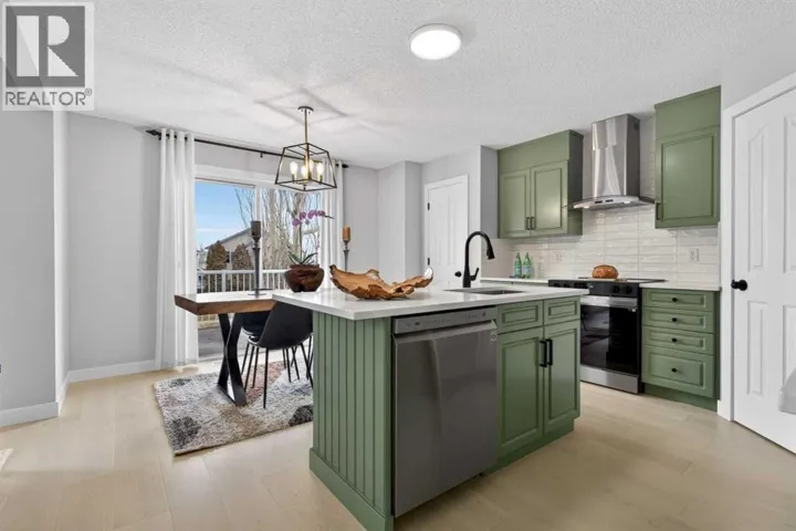 10 Somerglen Crescent SW, Calgary, Alberta T2Y3L6