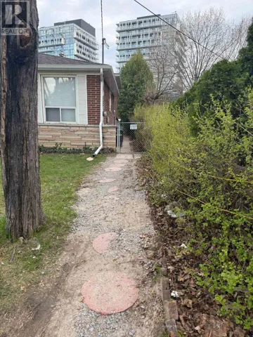 3 LISBURN CRESCENT, Toronto (Don Valley Village), Ontario M2J2Z5