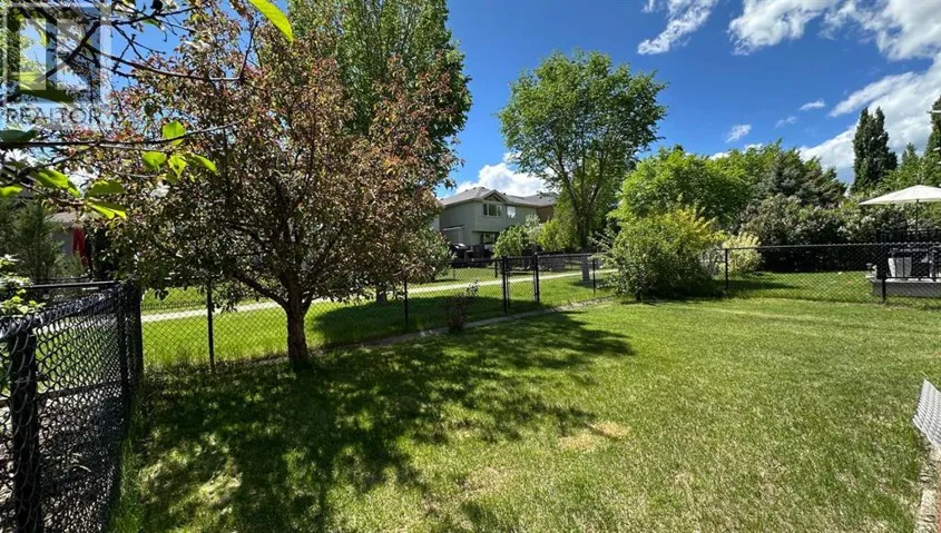 264 Everwillow Green SW, Calgary, Alberta T2Y4V9