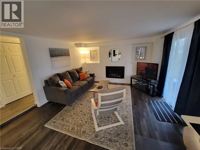 290 N FAIRWAY Road N Unit# B, Kitchener, Ontario N2A2P2