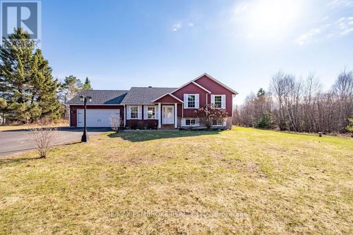 15 SAMUEL ST STREET, Laurentian Valley, Ontario K8A6W8