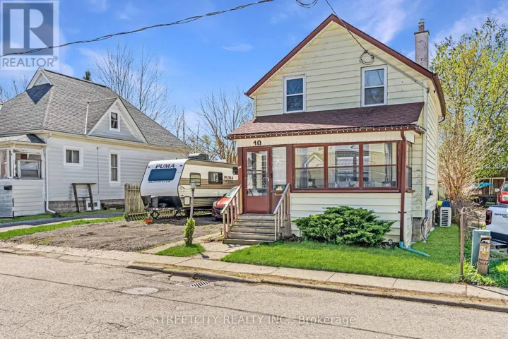 10 1/2 NAAMA STREET, St. Thomas, Ontario N5R1X4