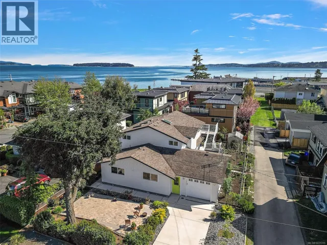 2485 Orchard Ave, Sidney, British Columbia V8L1V4