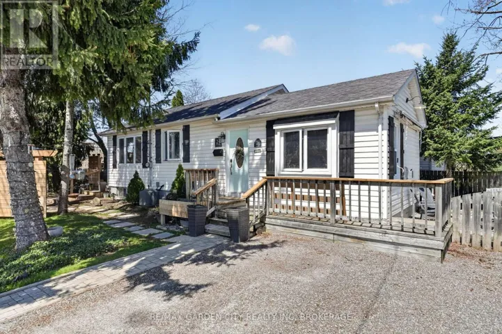 24 BOGART STREET, St. Catharines (Port Weller), Ontario L2M1E6