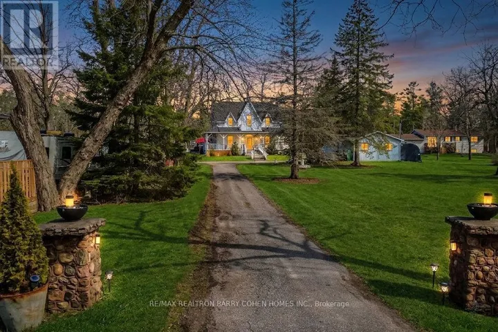 8 LAKESHORE ROAD E, Oro-Medonte, Ontario L0L2E0