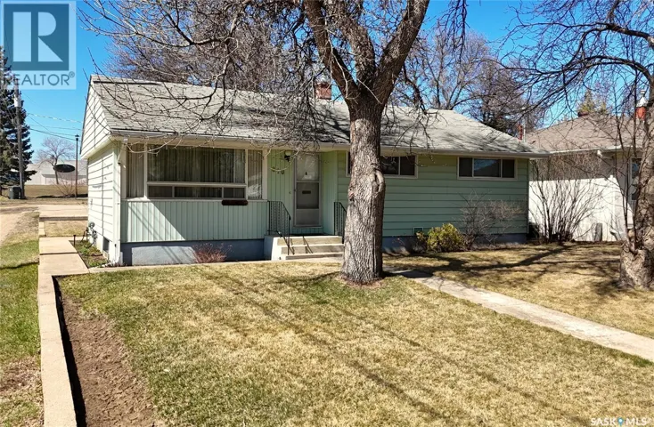 810 1st AVENUE, Swift Current, Saskatchewan S9H2C3