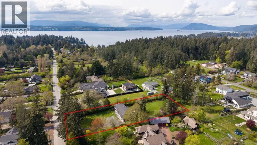 826 Birch Rd, North Saanich, British Columbia V8L5R9