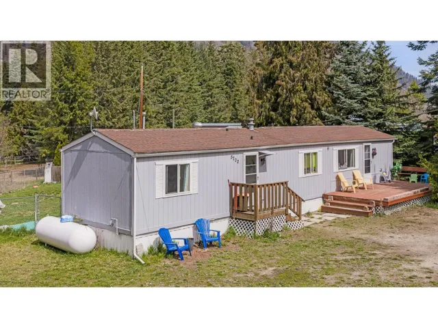 5702 BERTHA Avenue, Kitchener, British Columbia V0B1W1
