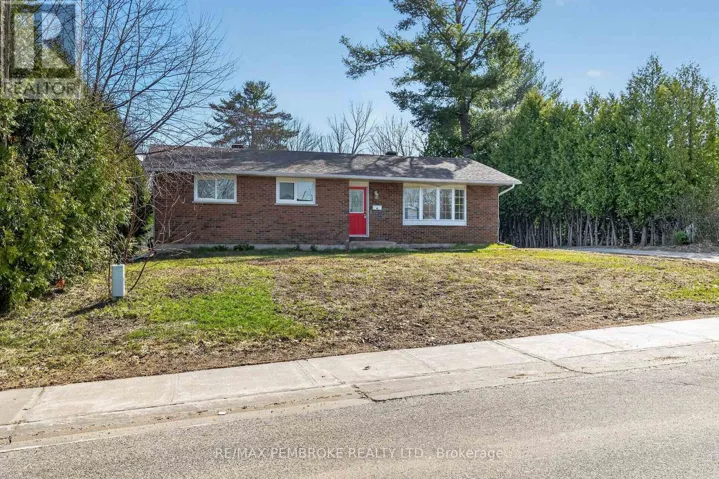 10 ALGONQUIN STREET, Petawawa, Ontario K8H2A9