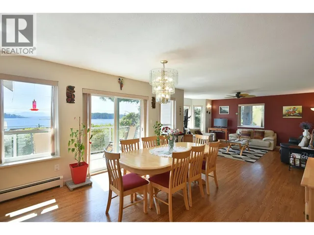 6502 SUNSHINE COAST HIGHWAY, Sechelt, British Columbia V7Z0M9