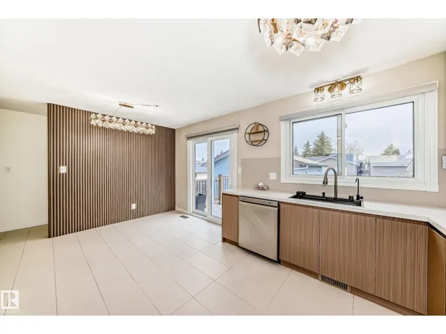 2039 48 ST NW, Edmonton, Alberta T6L2W5