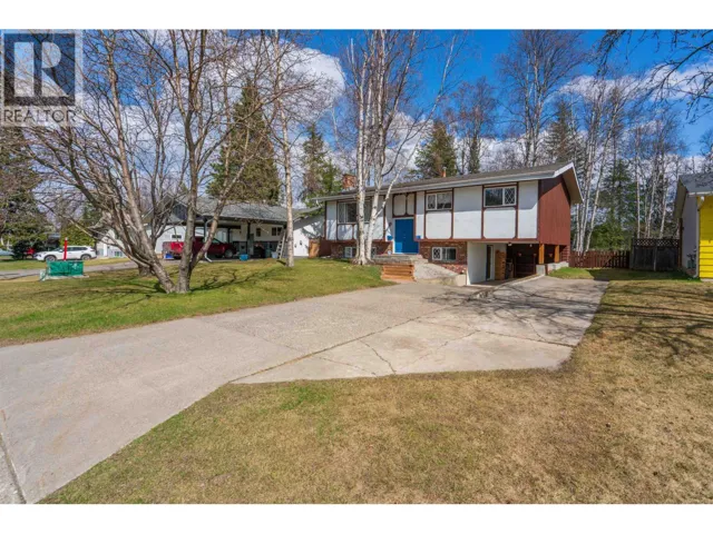 2566 BORDEN CRESCENT, Prince George, British Columbia V2L2X5