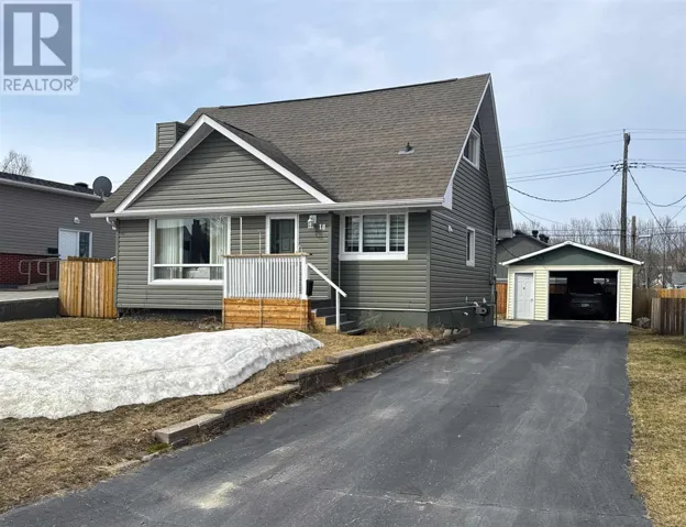 18 Blackwell RD, Elliot Lake, Ontario P5A1G5