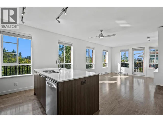 301 553 FOSTER AVENUE, Coquitlam, British Columbia V3J0B5