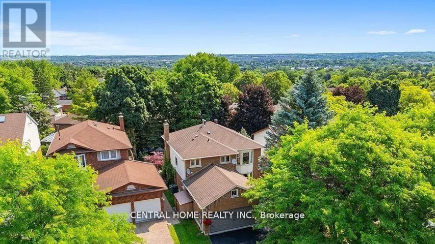 30 MOFFAT CRESCENT, Aurora (Aurora Heights), Ontario L4G4Z8